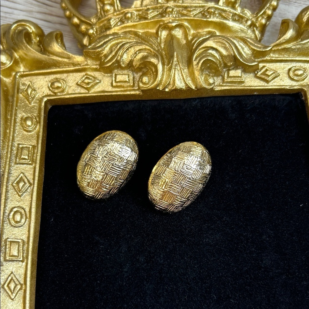 Vintage Gold Oval Textured Clip On Earrings